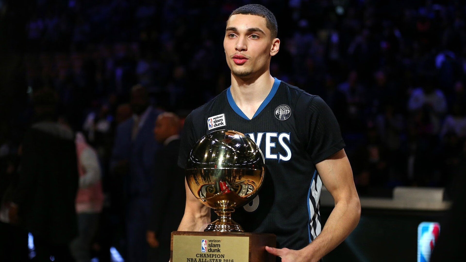 布克表态支持队友共同面对困难时期，布克 t