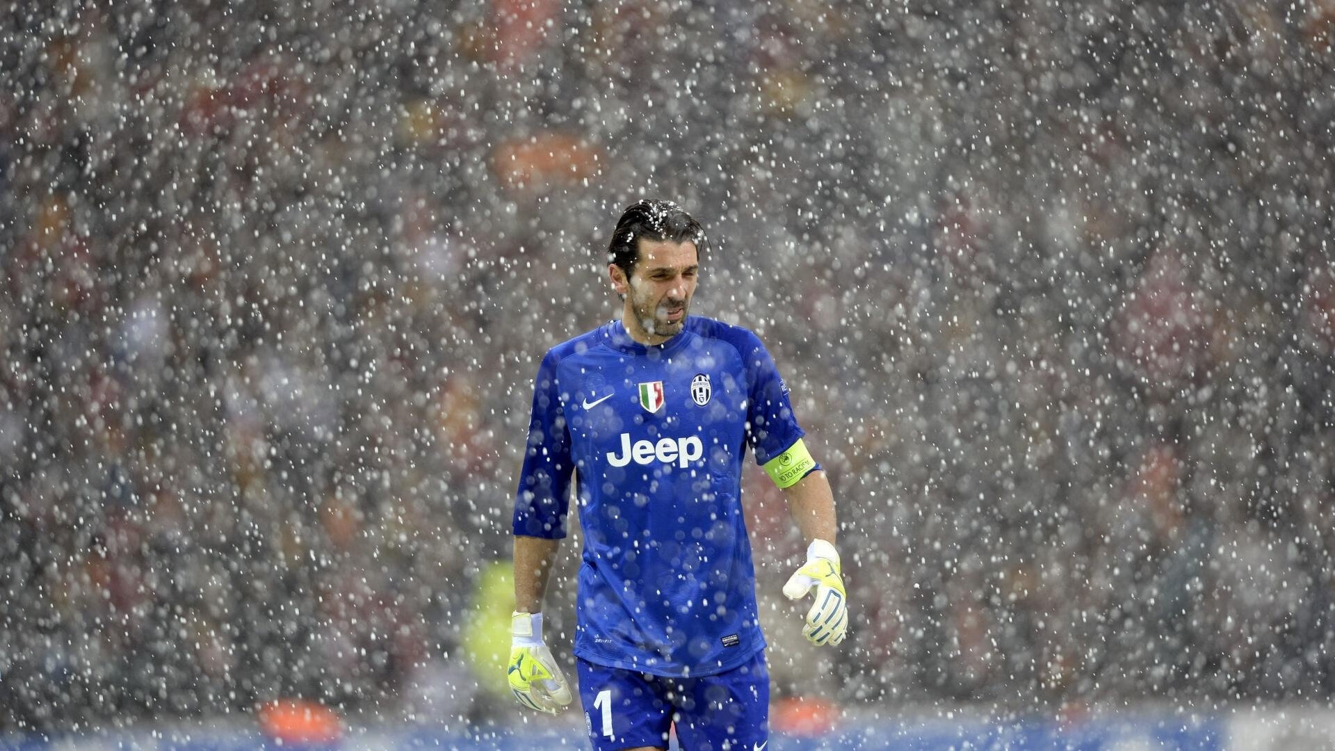 德甲激烈争夺：场面火爆震撼全场，德甲比赛集锦